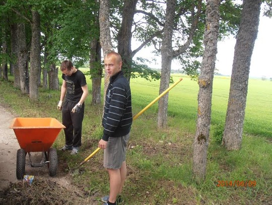 HUSOs cleaned the surroundings of Neeruti manor